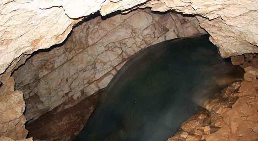  غار یخ دنا شهرستان اصفهان استان سمیرم