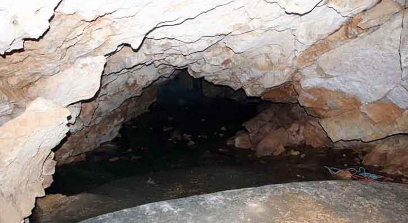  غار یخ دنا شهرستان اصفهان استان سمیرم