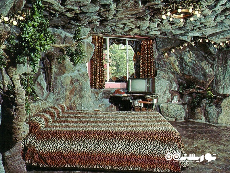 9- اتاق غارنشین (The Caveman Room)