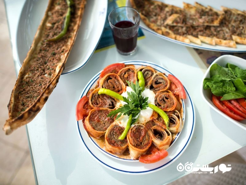 24- غذاهای ترکی مانند غذاهای کشور ما بسیار متنوع اند. 