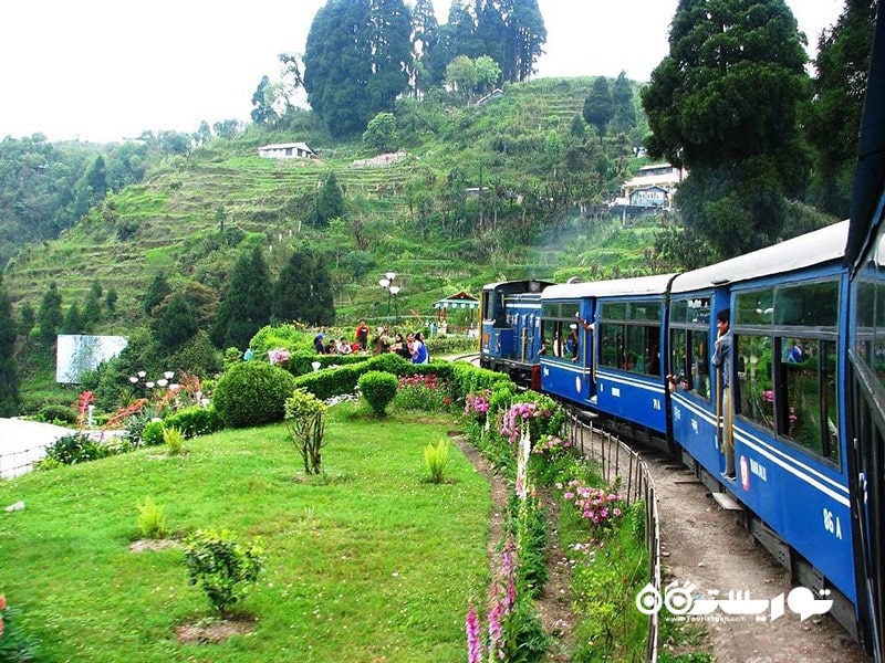 1. راه آهن دارجیلینگ هیمالیا (Darjeeling Himalayan Railway)