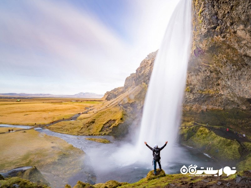 آبشار سلیالاندفوس (Seljalandsfoss) در کشور ایسلند 