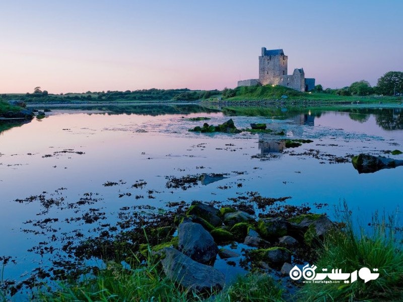 8- قلعه دانگوایر(Dunguaire Castle) در شهرستان گلوی (Galway)، ایرلند      