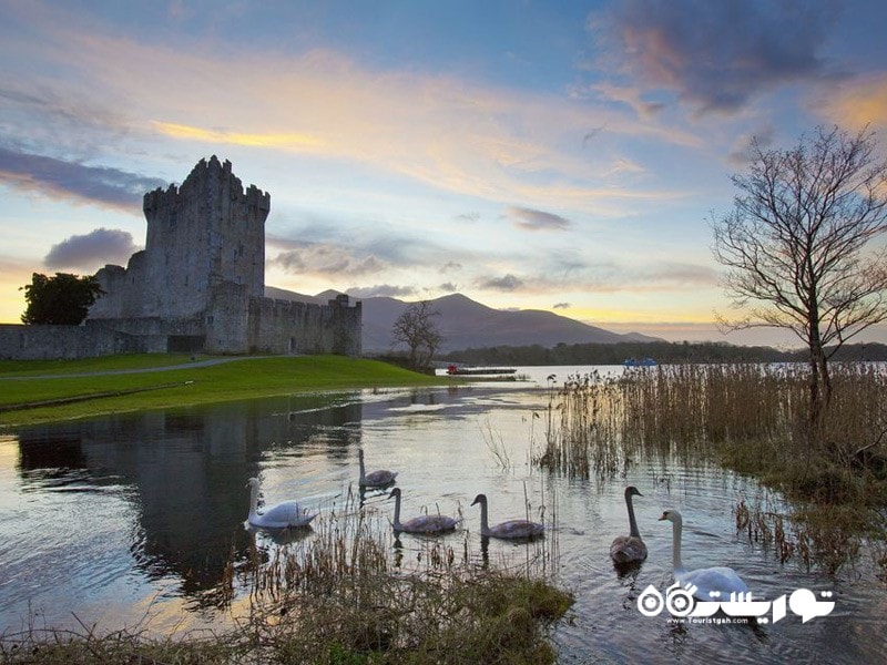 6- قلعه راس (Ross Castle) در شهرستان کری (Kerry)، ایرلند      