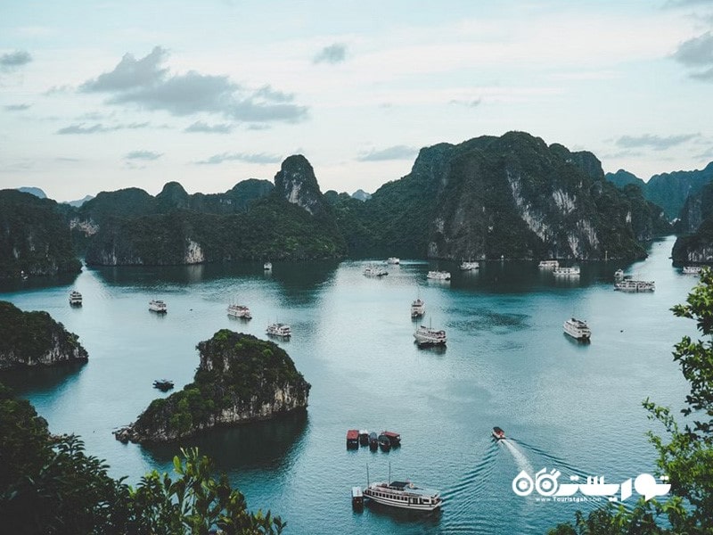 4. خلیج ها لانگ (Ha Long Bay)، ویتنام سالانه 2.6 میلیون بازدید کننده