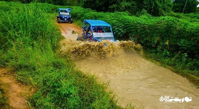 سرگرمی ماجراجویی در جنگل با موتور چهار چرخ در پاتایا شهر تایلند کشور پاتایا