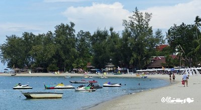 سرگرمی حمام آفتاب و شنا در سواحل کو سامویی شهر تایلند کشور کو سامویی