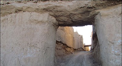 خندق های سنگی قلعه سرور خان -  شهر ابرکوه