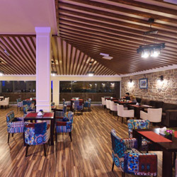 رستوران و بار هتل ریوا