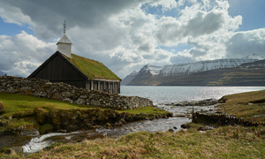  فریبنده ترین خانه های اسکاندیناوی با سقف های پوشیده از چمن