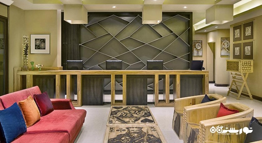 میز پذیرش هتل رفلکشن