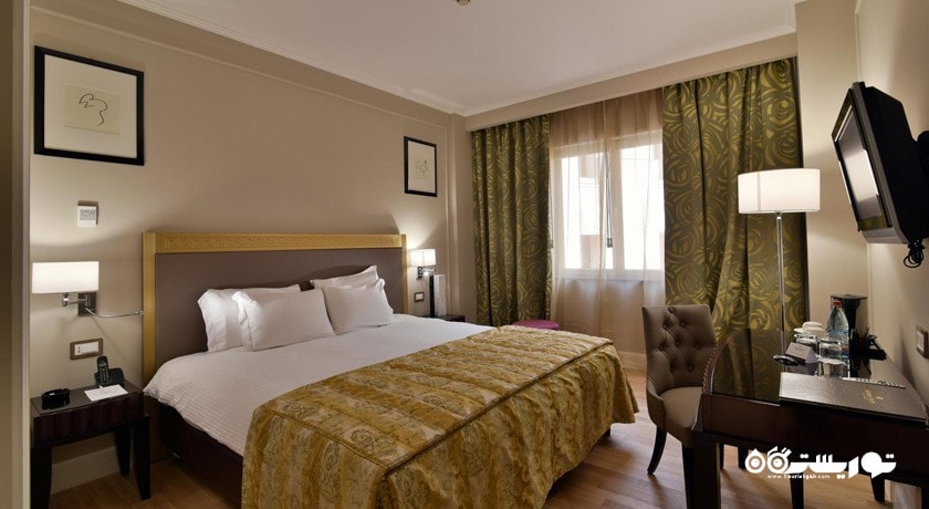 نمای تخت بزرگ اتاق کلاسیک
