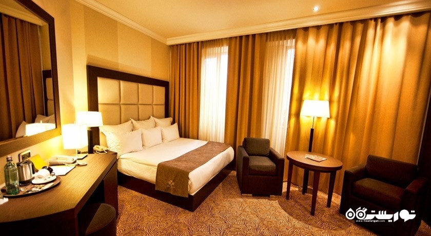 نمای تخت بزرگ اتاق دلوکس