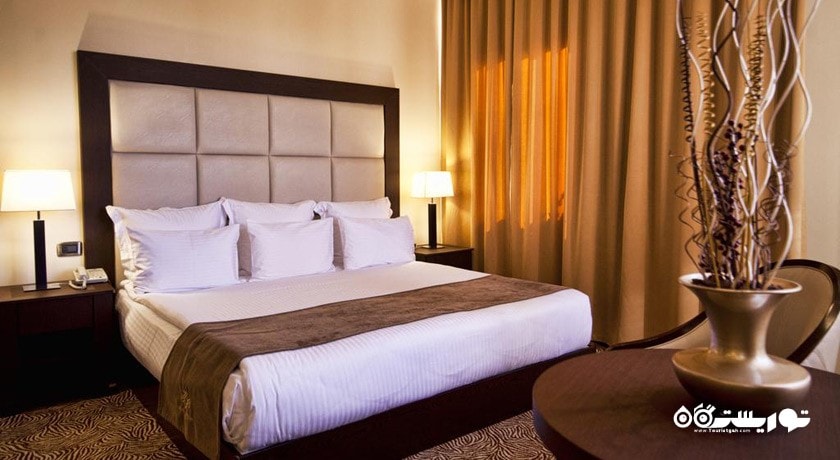 نمای تخت بزرگ اتاق استودیو