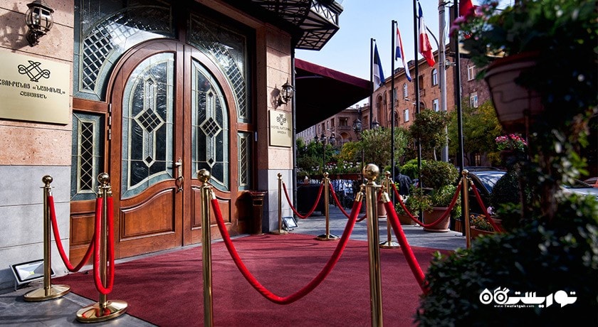 درب ورودی هتل نشنال ایروان