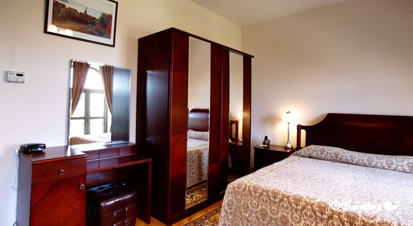 نمای تخت بزرگ سوئیت جونیور