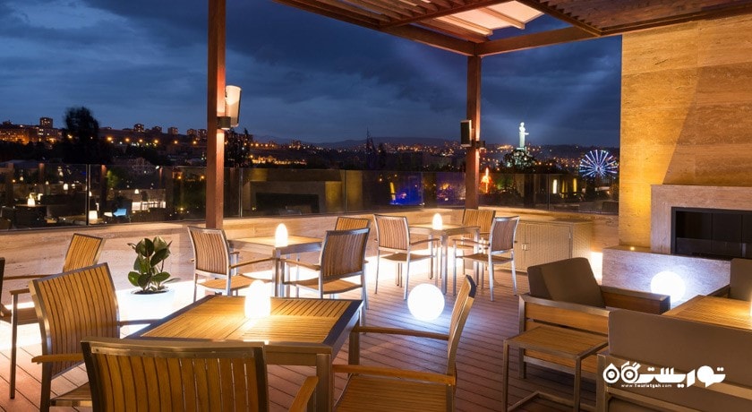 محوطه فضای باز رستوران اد آسترا روف تاپ