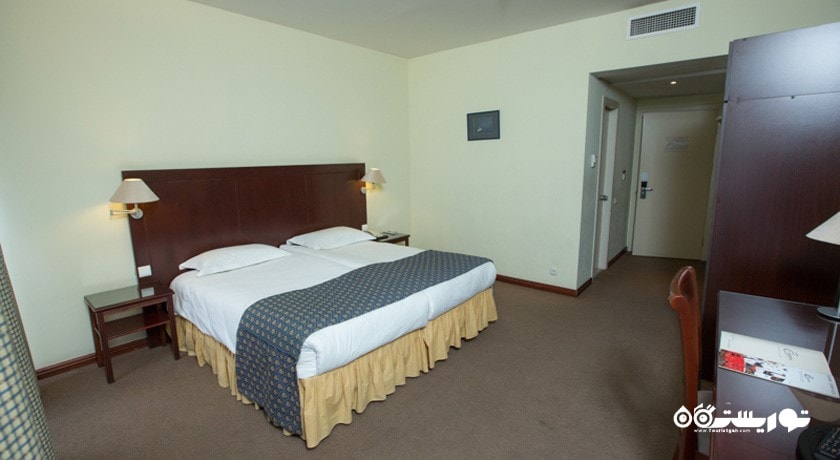 نمای تخت بزرگ اتاق دبل