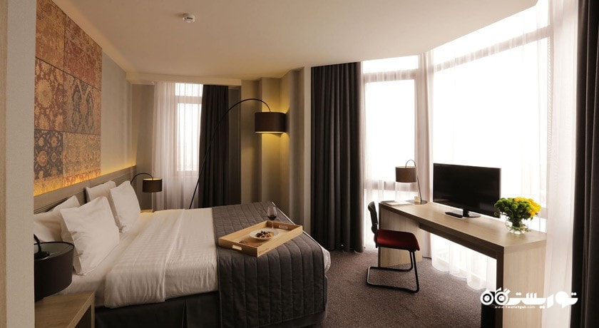 نمای تخت بزرگ اتاق دلوکس