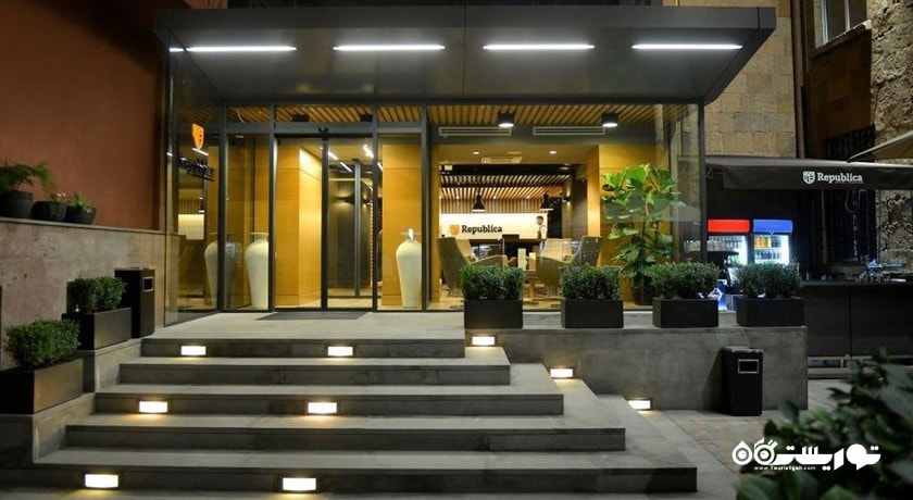 درب ورودی هتل ریپابلیکا