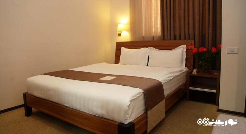 نمای تخت بزرگ اتاق دبل