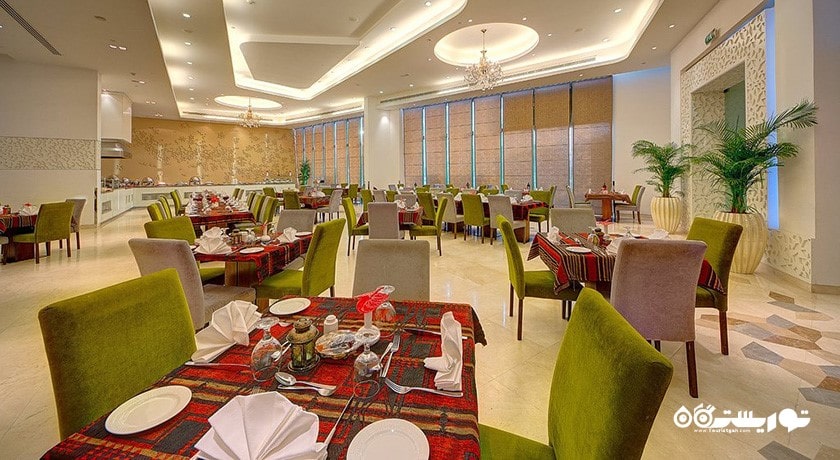 نمای رستوران بین المللی کریستال