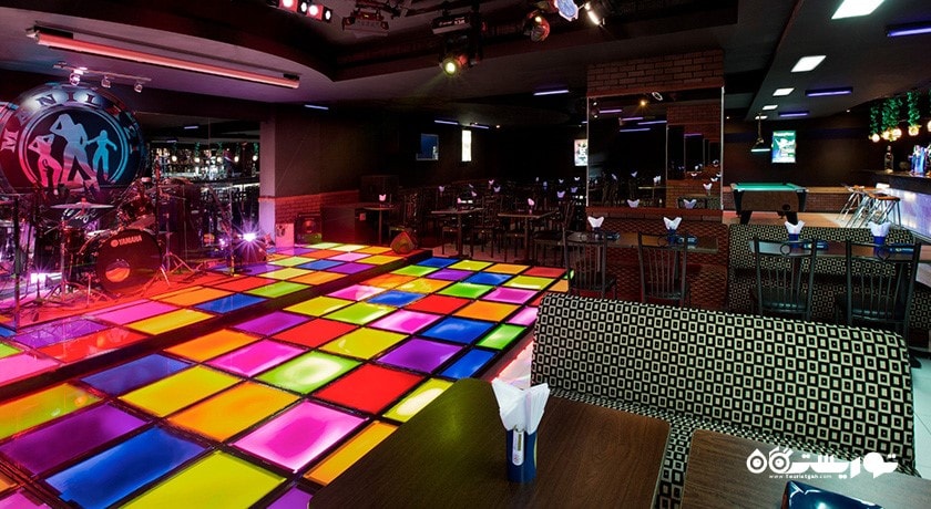 مانیلا توئنی وان نایت کلاب اند بار