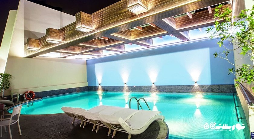 استخر روباز هتل کاپیتول