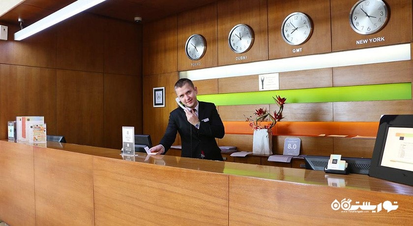 میز پذیرش هتل هیوز بوتیک