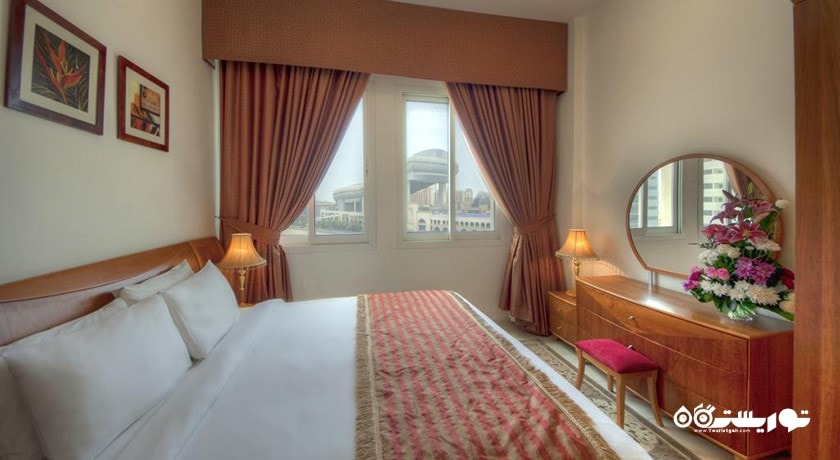 تخت بزرگ آپارتمان یک خوابه دلوکس