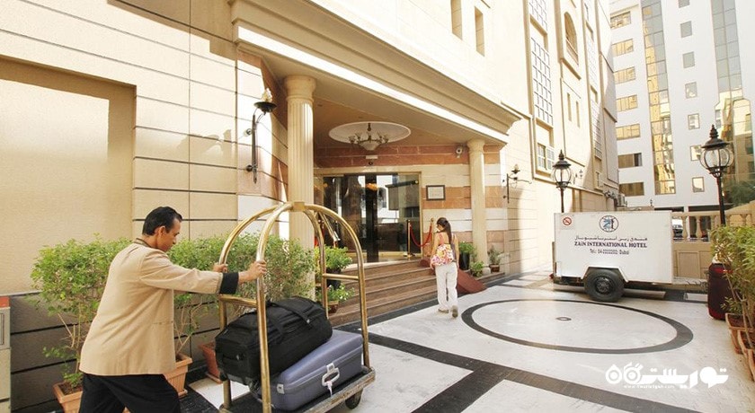 درب ورودی هتل زین اینترنشنال