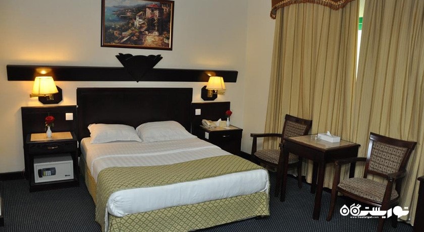 نمای تخت بزرگ اتاق کلاسیک