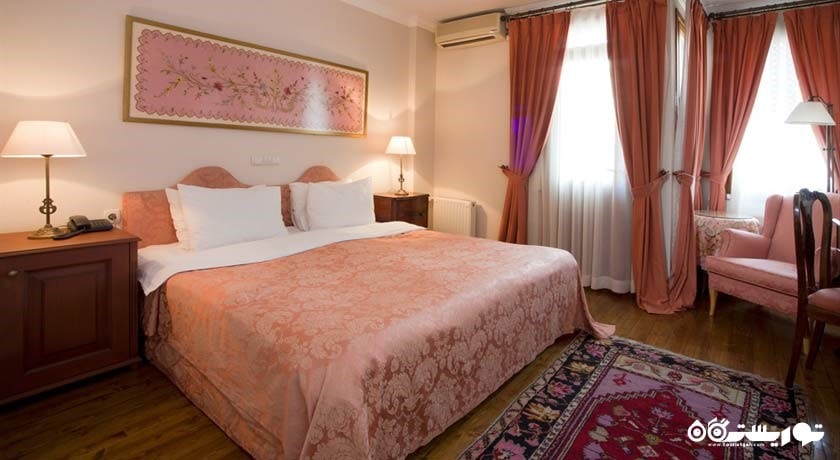 تخت بزرگ اتاق سوپریور