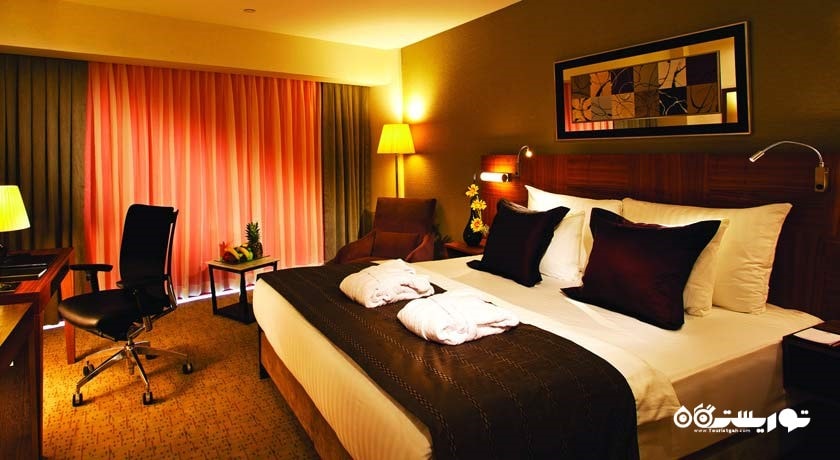 تخت بزرگ اتاق کلاب