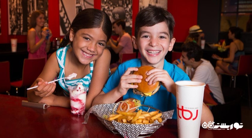 نمای رستوران تی بی جی