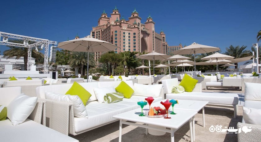 محوطه فضای باز رستوران نسیمی بیچ