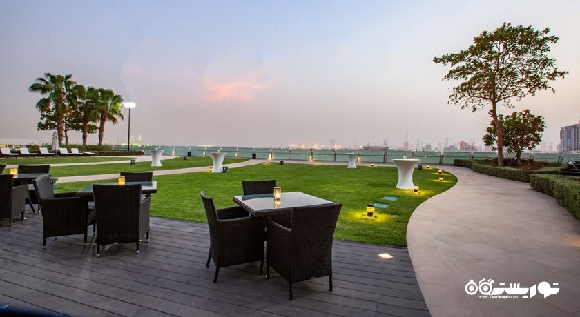 محوطه نشیمن در فضای باز