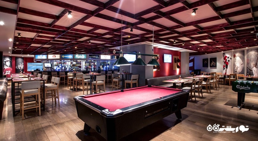 میز بیلیارد در اتاق بازی هتل