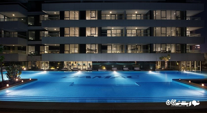 نمای استخر روباز و ساختمان هتل