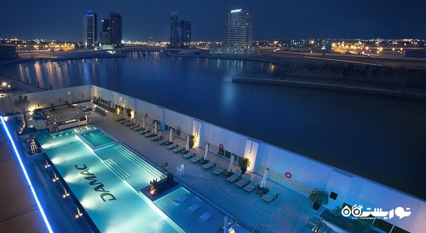 نمای زیبا از استخر روباز هتل