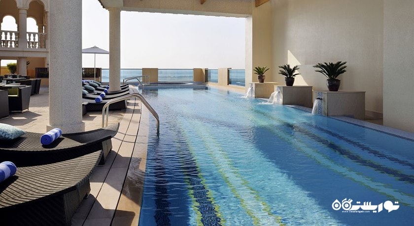 نمای استخر روباز هتل