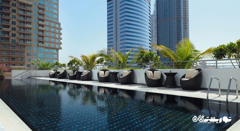 استخر روباز هتل موانپیک جمیرا لیک تاورز