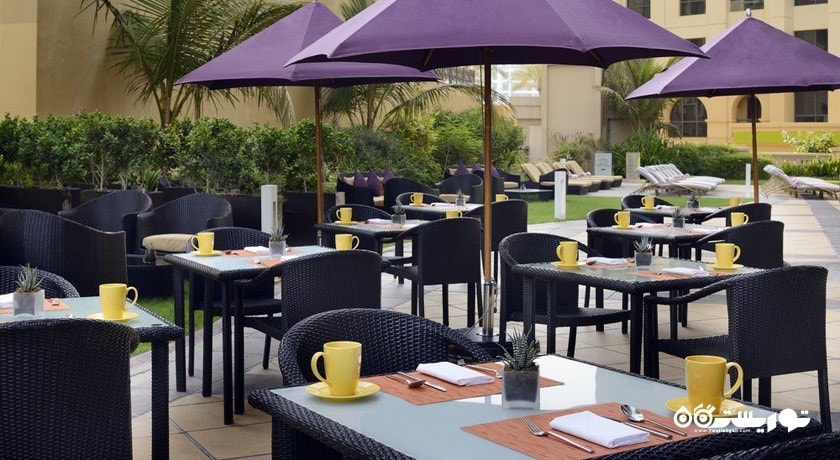 نمای رستوران بین المللی د تاک