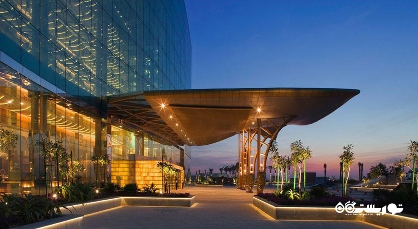 درب ورودی هتل دِ میدان