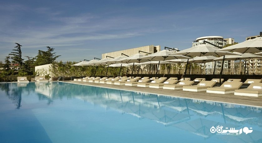 استخر روباز هتل هالیدی این تفلیس