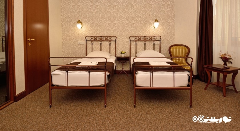 نمای تخت های اتاق تریپل