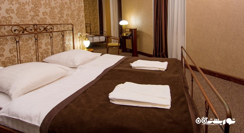 نمای تخت بزرگ اتاق فمیلی