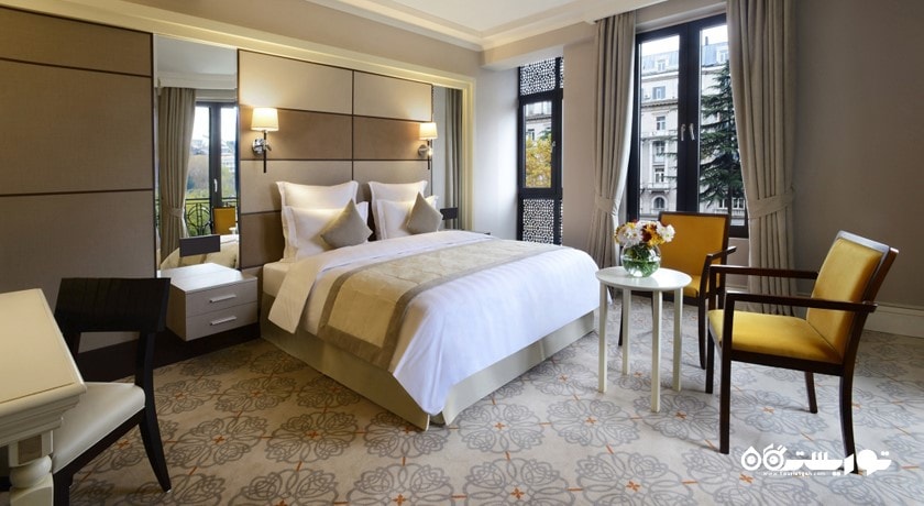 نمای تخت بزرگ اتاق فمیلی