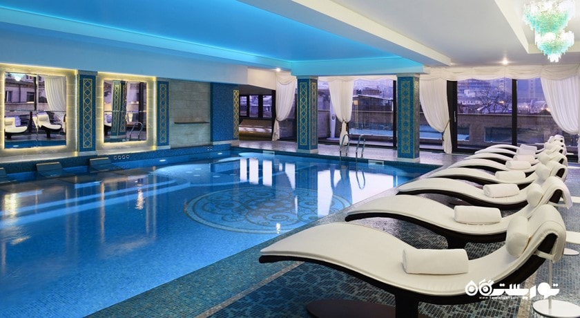 استخر سرپوشیده هتل امبسدوری تفلیس