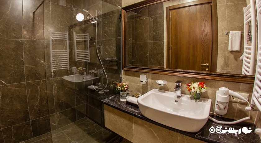 حمام و سرویس بهداشتی اتاق ها